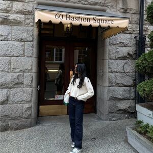 Cozy Cream cashmere Sweater with Black Collar Detail